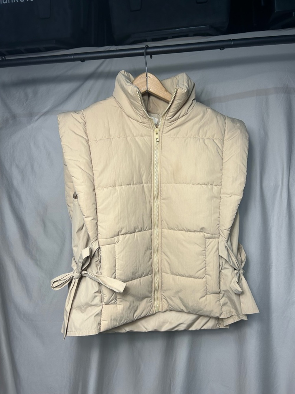 ENTRO Cream Quilted Puffer Vest with Side bows Sz S